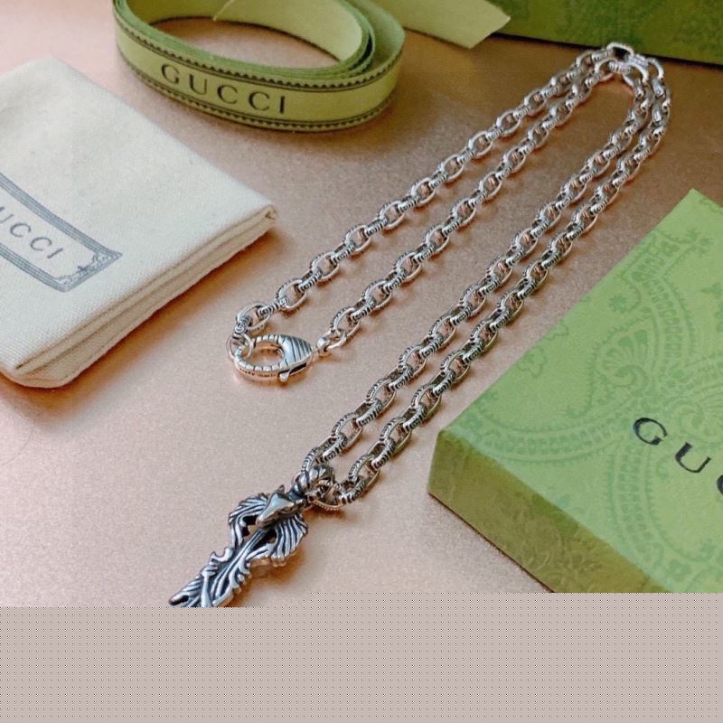 G*u*i necklaces